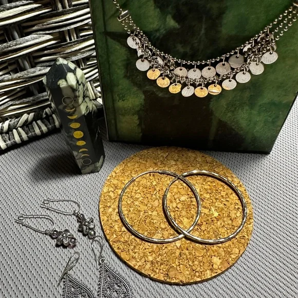 Jewellery bundle - Picture 1 of 9